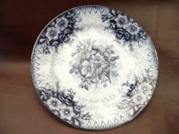 K & G Luneville France Flow Blue Eglantine Plate