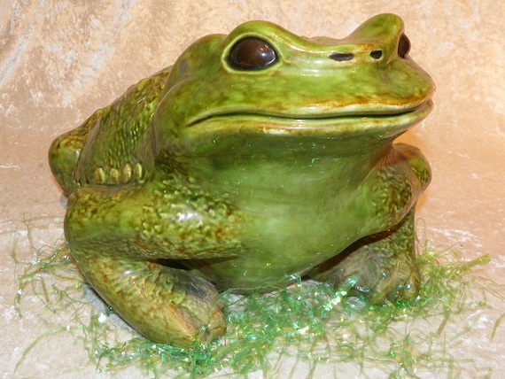 HUGE Lifelike Garden Frog Planter Arnel's by DownInTheBasement