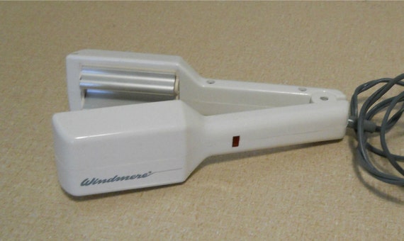 90s Hair Crimper Windmere Big Wave White and Blue Vintage 80s