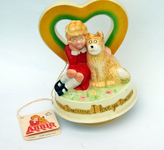 Little Orphan Annie Music Box / Vintage Ceramic Music Box