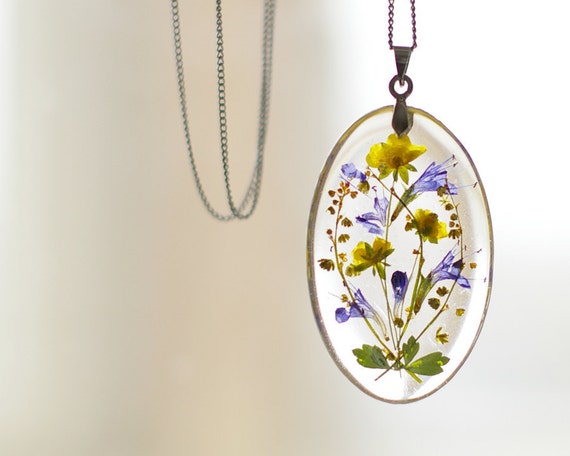 Real pressed flowers pendant resin handmade jewelry