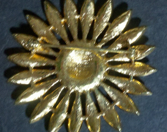 FREE SHIPPING Rhinestone daisy brooch, sparkling rhinestone and gold plate daisy pin with 87 rhinestones circle flower