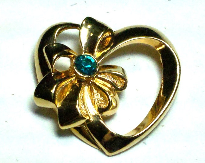 FREE SHIPPING Avon heart brooch, Birthstone Ribbon Bow, Heart Gold Tone, Faux emerald pin, May birthstone heart with bow.