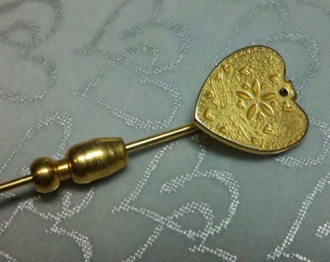 FREE SHIPPING MOMA stickpin, signed Museum of Modern Art stickpin, hat pin, scrolled heart in gold plate