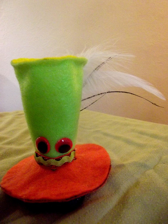 Items similar to green googly eye tiny hat on Etsy