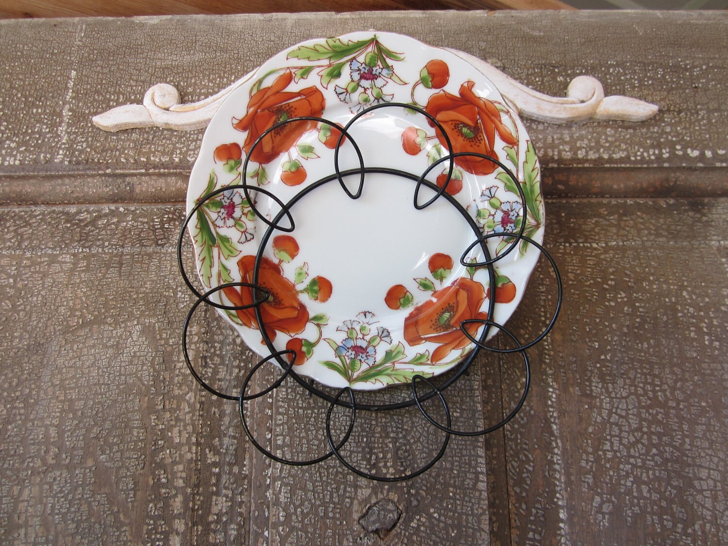 Vintage Decorative Wire Wall Plate Holder by battenbeehive on Etsy