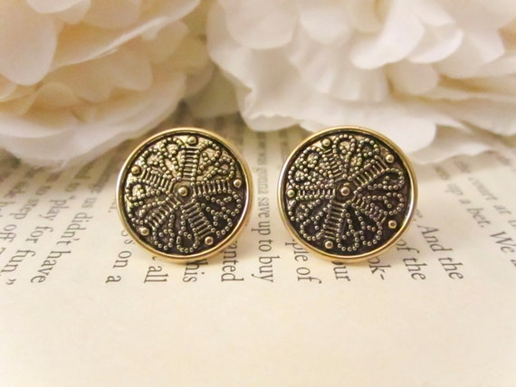 Items similar to Vintage Button Earrings, Vintage Antique Flower ...