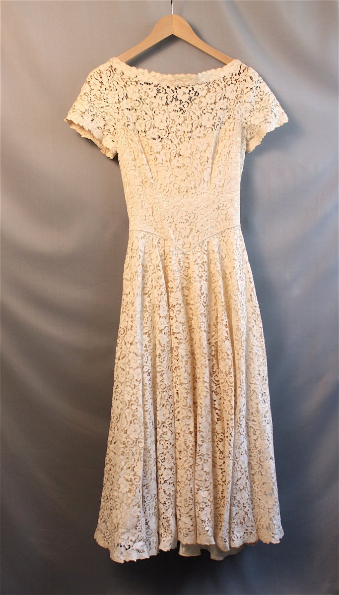 1950s Cream Lace Wedding Prom Dress // Tea Length // Cap