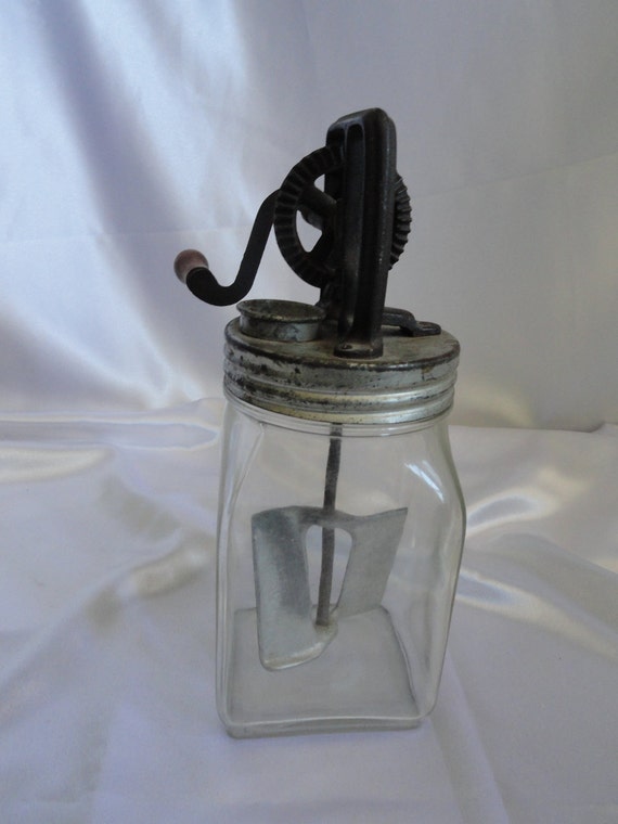 1930 workable butter churn with metal paddlesantique