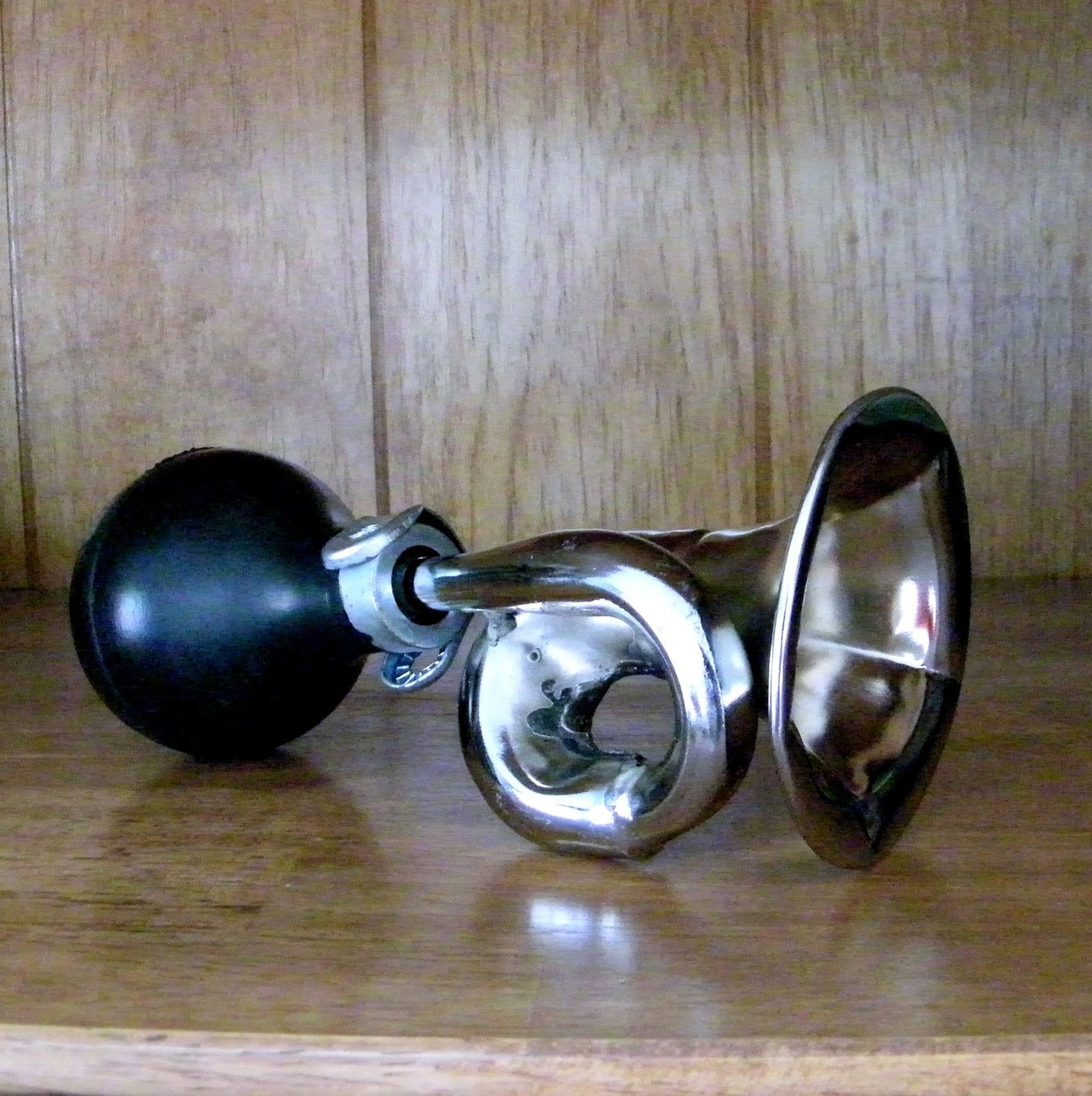 Vintage Bike Horn. Classic Horn Sound. Silver Metal Horn w/