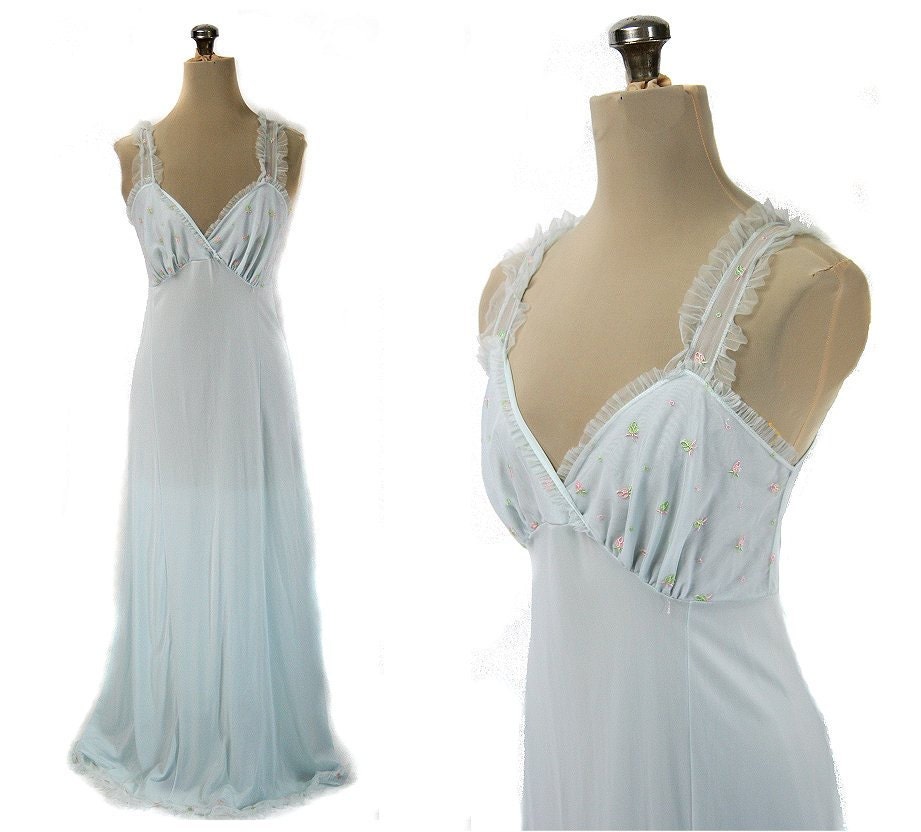 Vintage 50s / 60s Embroidered Long Nightgown Light Blue S / M