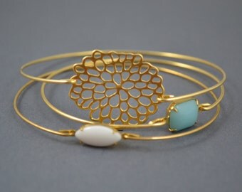 Gold Bangle, Gold Bracelet, Wire Bangle, Flower Bracelet, Christmas Gift for Mom, Gift for Grandma, Bridal gift, Stackable Bangles, Mums.