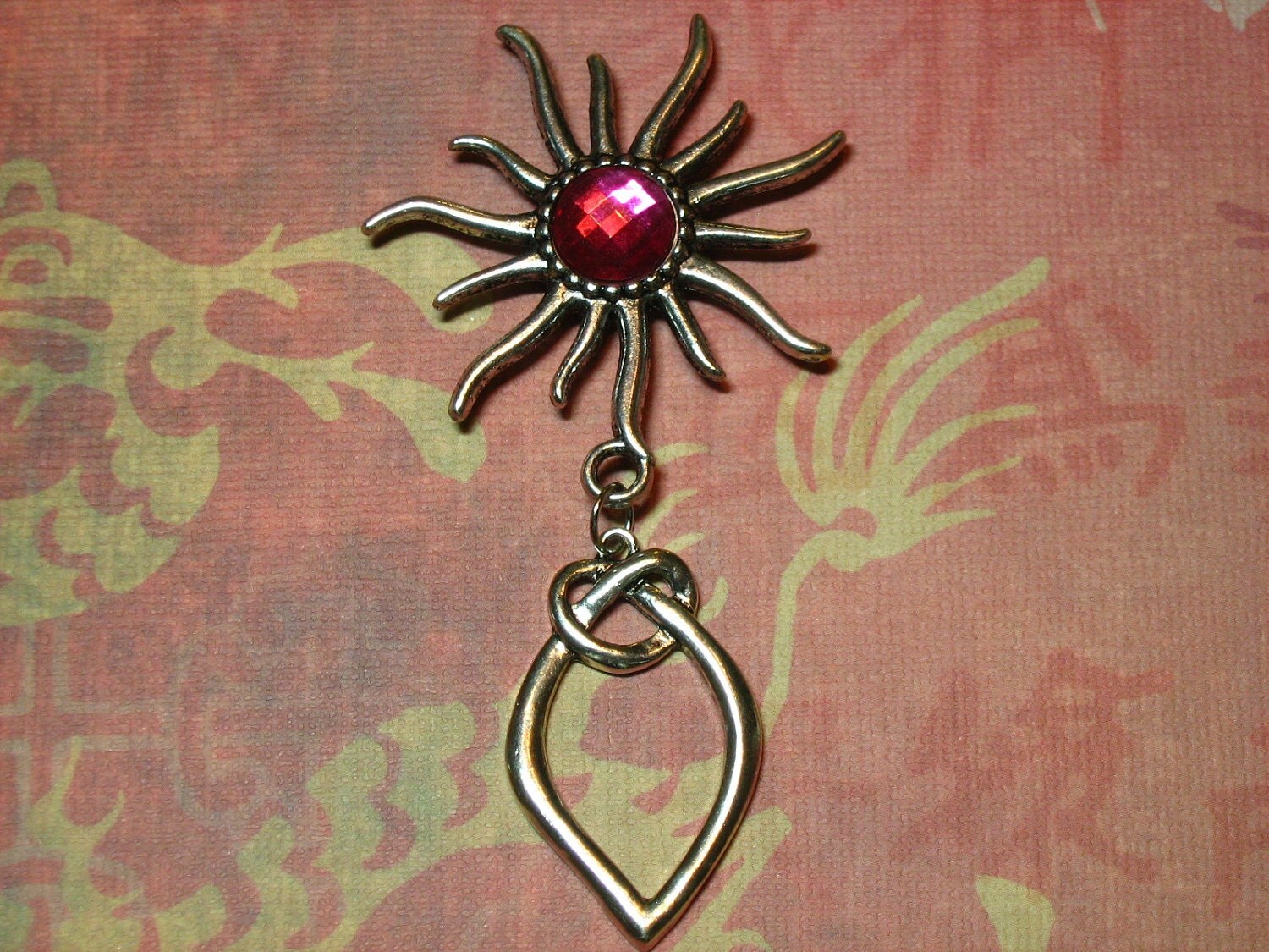 Eyeglass/Sunglass holder brooch style by CoolCreatures