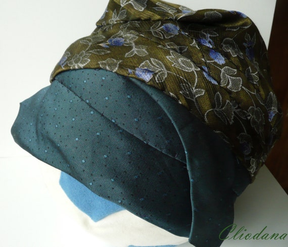 chapeau cravate bleu et vert