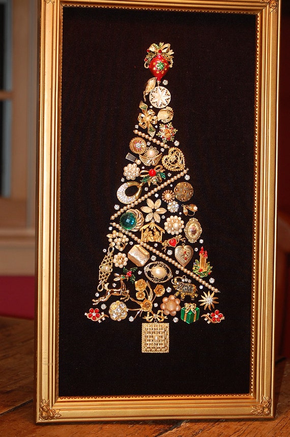 Items similar to Gold and Pearl Vintage Jewelry Christmas Tree on Etsy