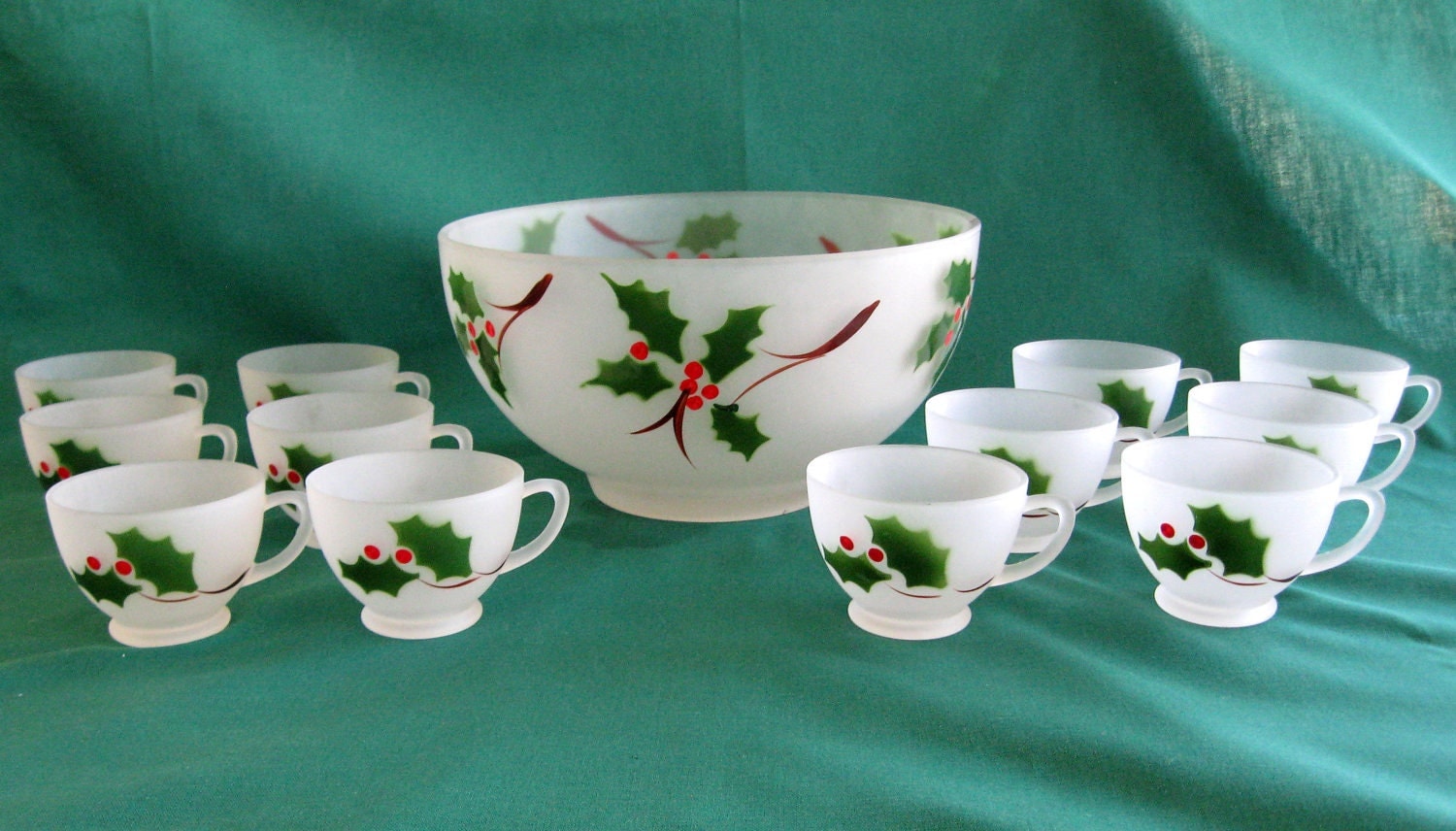 Vintage Holly and Berry Christmas Punch Bowl with 12 Cups in