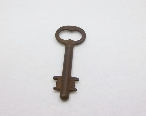 Vintage Double Bit Lock Key Skeleton Key Rusty by vintagekeys