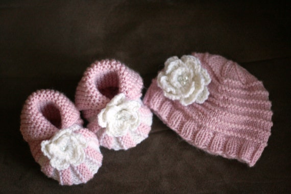 Hand Knitted Merino Wool Baby Flower Hat and Booties Set, Newborn Set, Baby Girl set