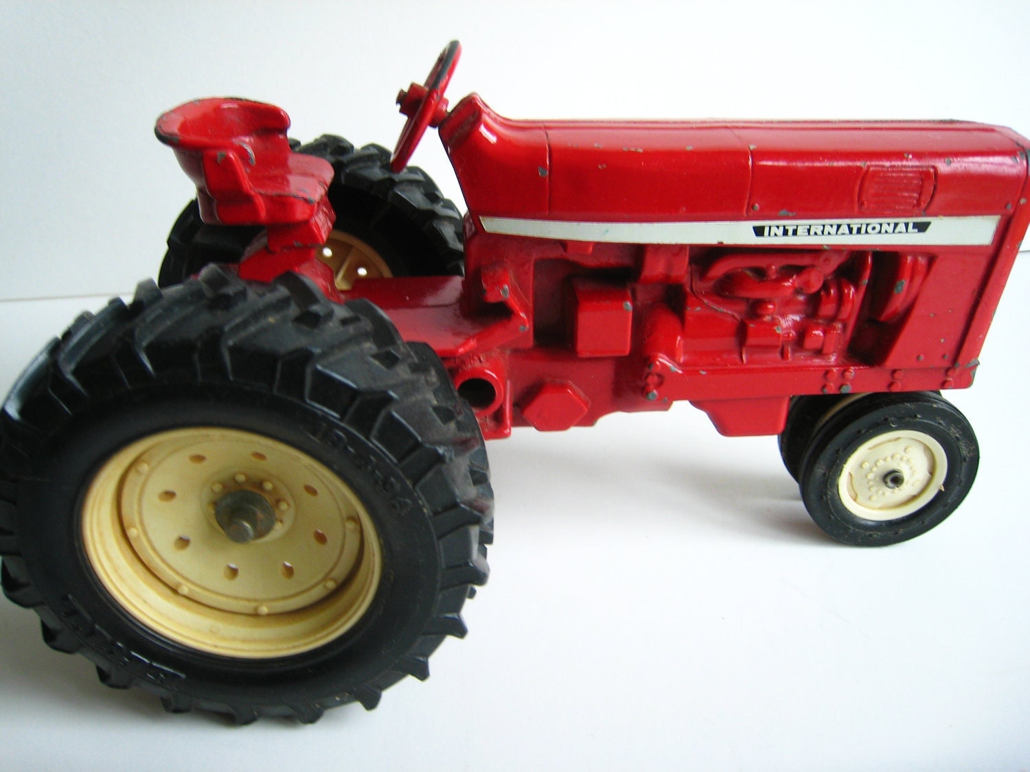 Vintage International Tractor 106