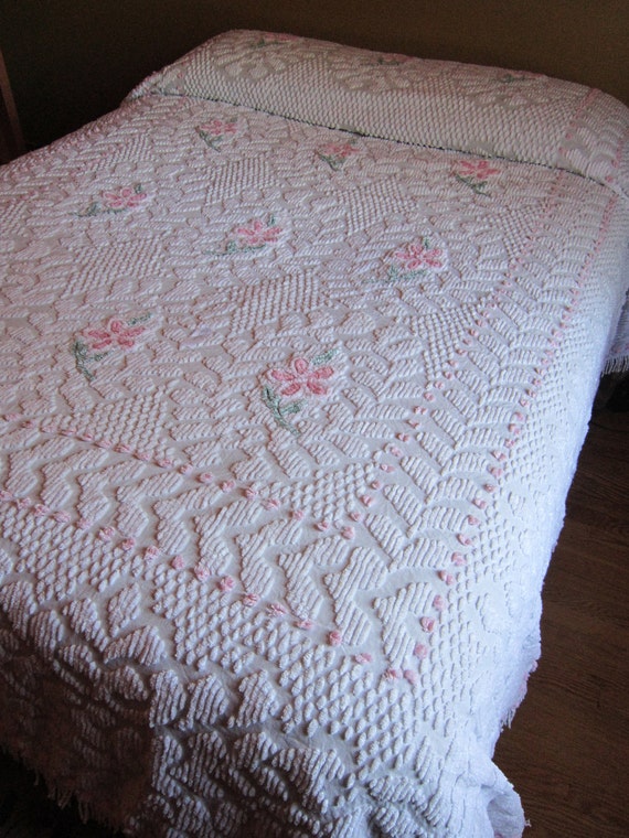 White / Pink Flowers Popcorn Vintage Chenille Bedspread Queen