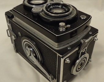 Rolleiflex 1937 Camera with Case 6in x 4in x 4in Metal Leather