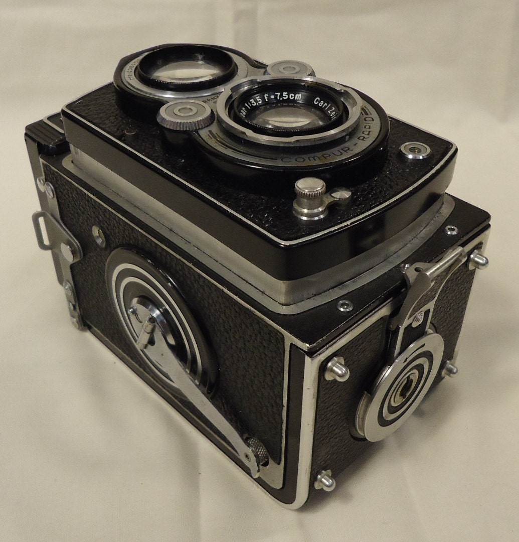 Rolleiflex 1937 Camera with Case 6in x 4in x 4in Metal Leather