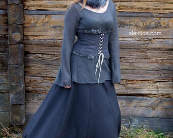 Ragnarök long wide woolen skirt. Elegant and feminine. High waistline with Viking ornaments.