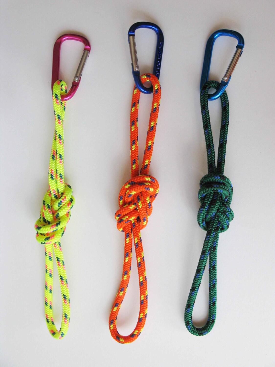 Chunky Bracelet Figure 8 knot with Carabiner Green by AllBeta