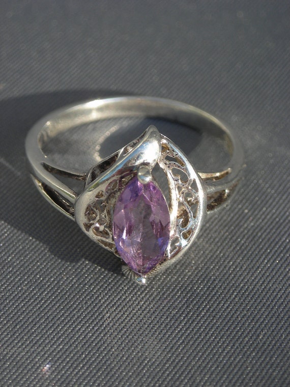 Ambers Vintage AVON Sterling Silver Purple Amethyst Stone Ring