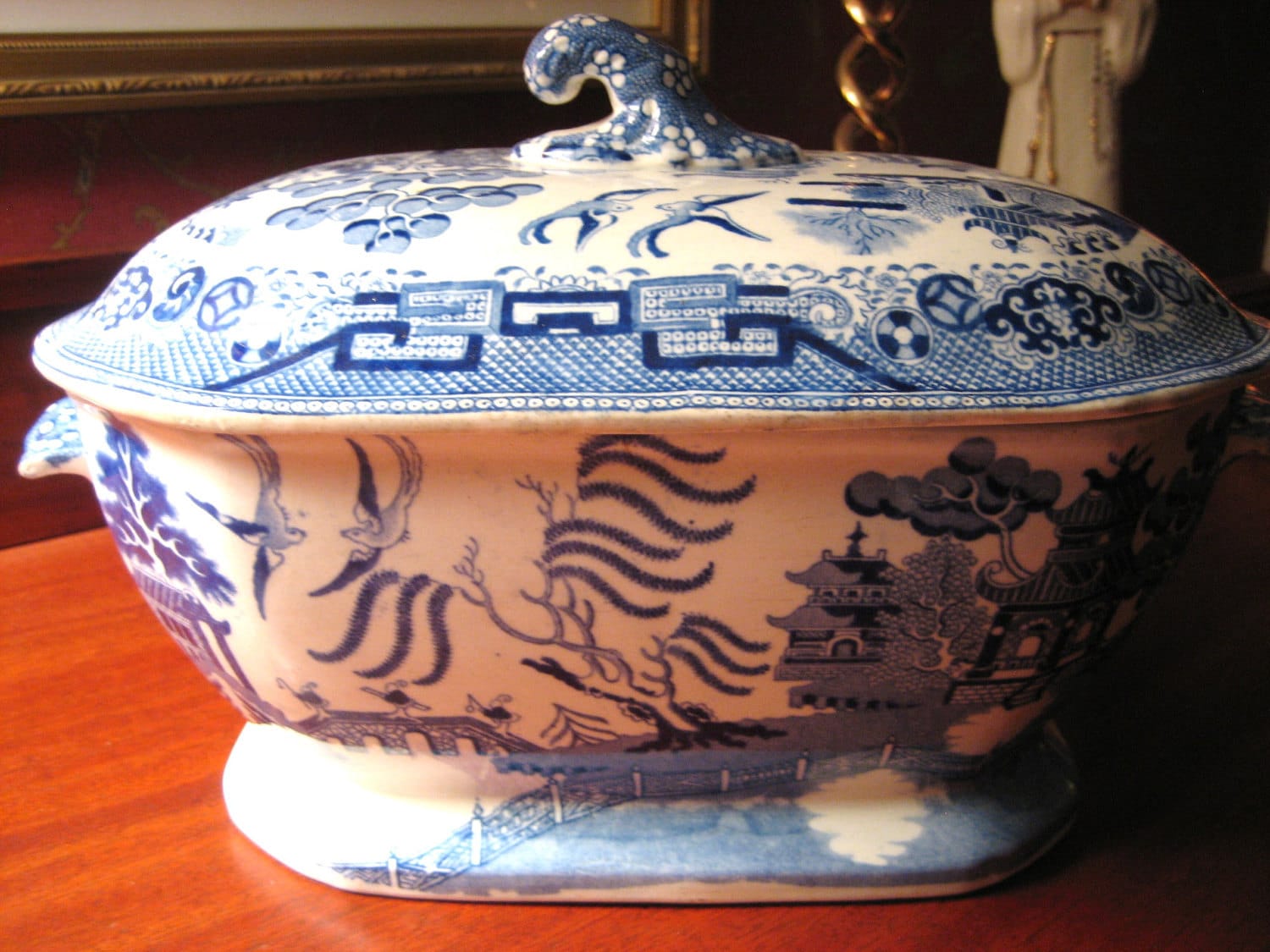 BLUE WILLOW Soup TUREEN Vintage