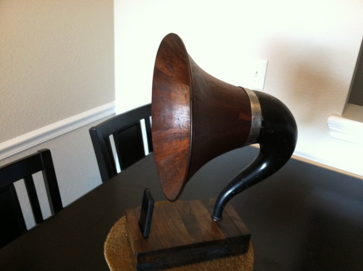 Acoustic Iphone Speaker Dock Utilizing A Vintage Antique Wood