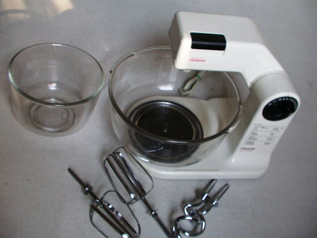 SUNBEAM MIXMASTER Model 01401 175 watts 12 speed Vintage