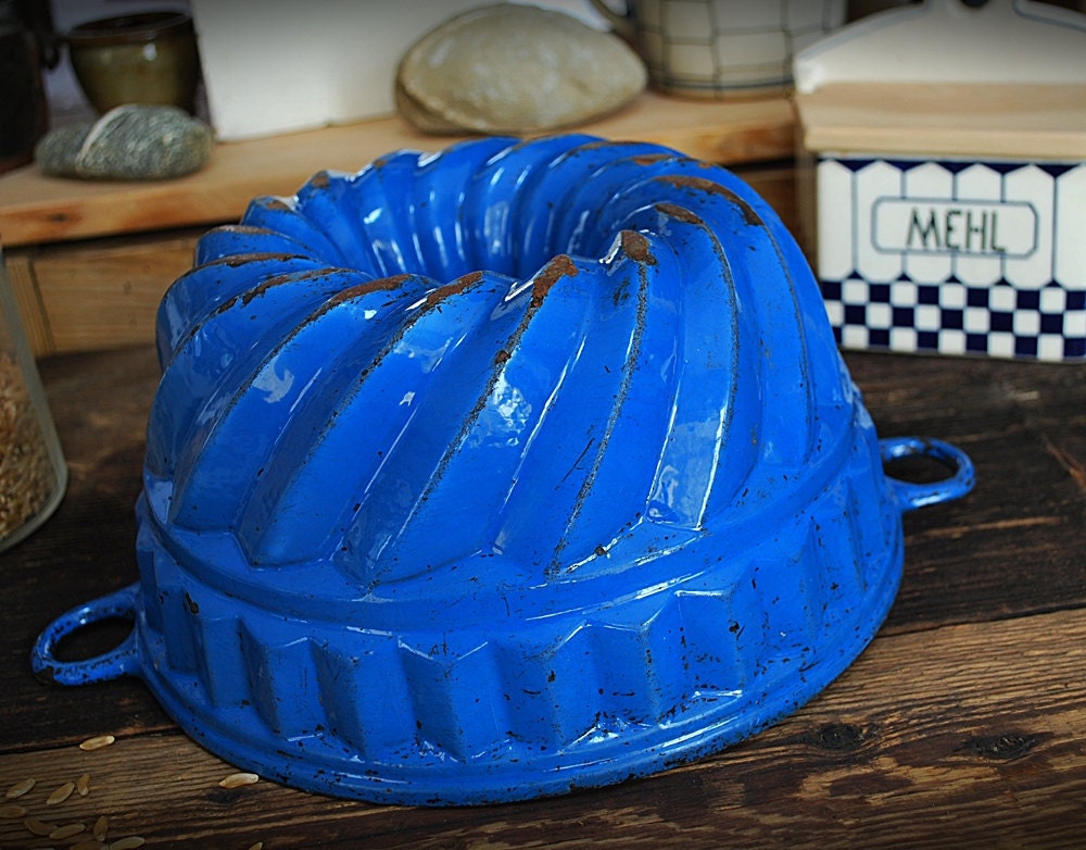 cake pan Bundt cast iron blue heavy inside enamel