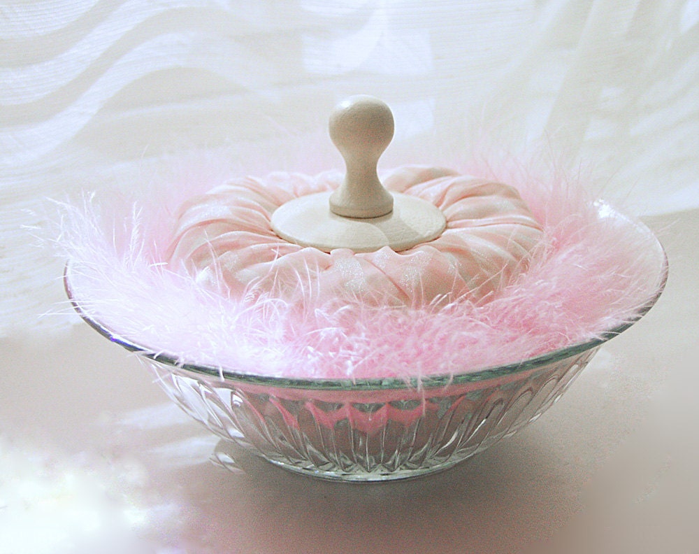 Vintage Style Body Powder Duster Puff with Handle marabou