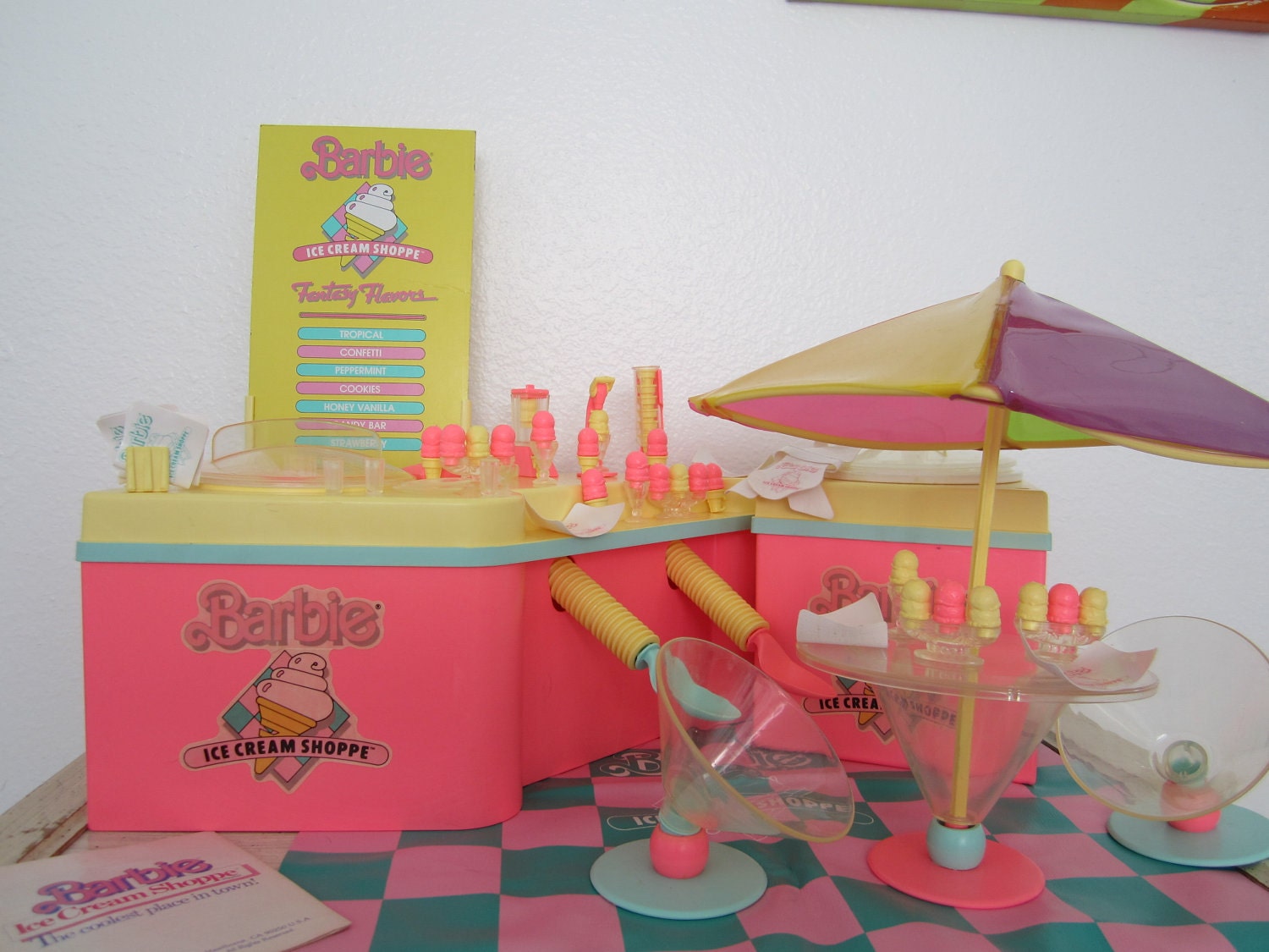 Barbie Doll 1987 Ice Cream Shoppe Shop Desert Maker with box