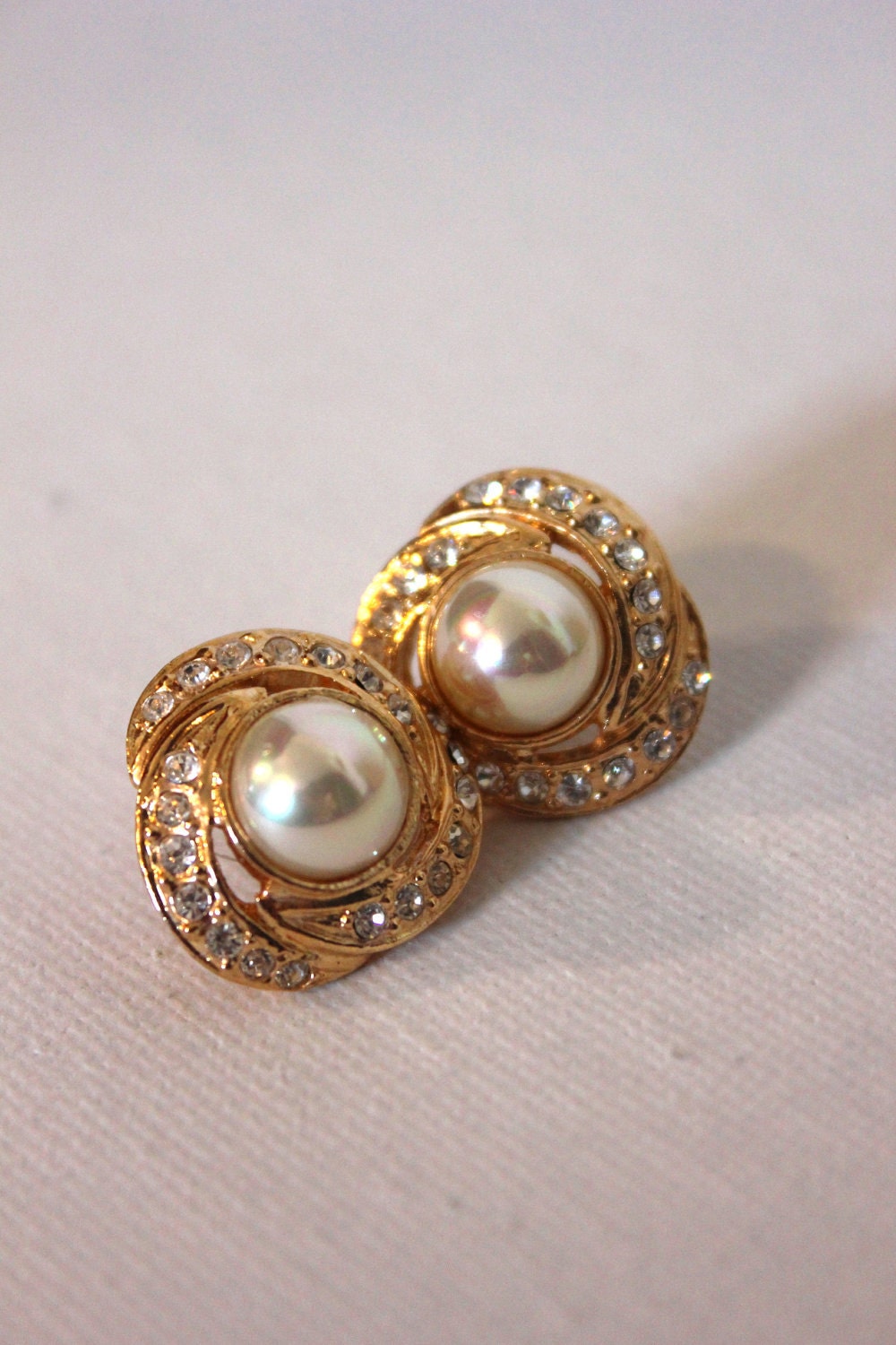 Vintage Earrings Retro Roman Pearl Earrings by dustyLuck on Etsy