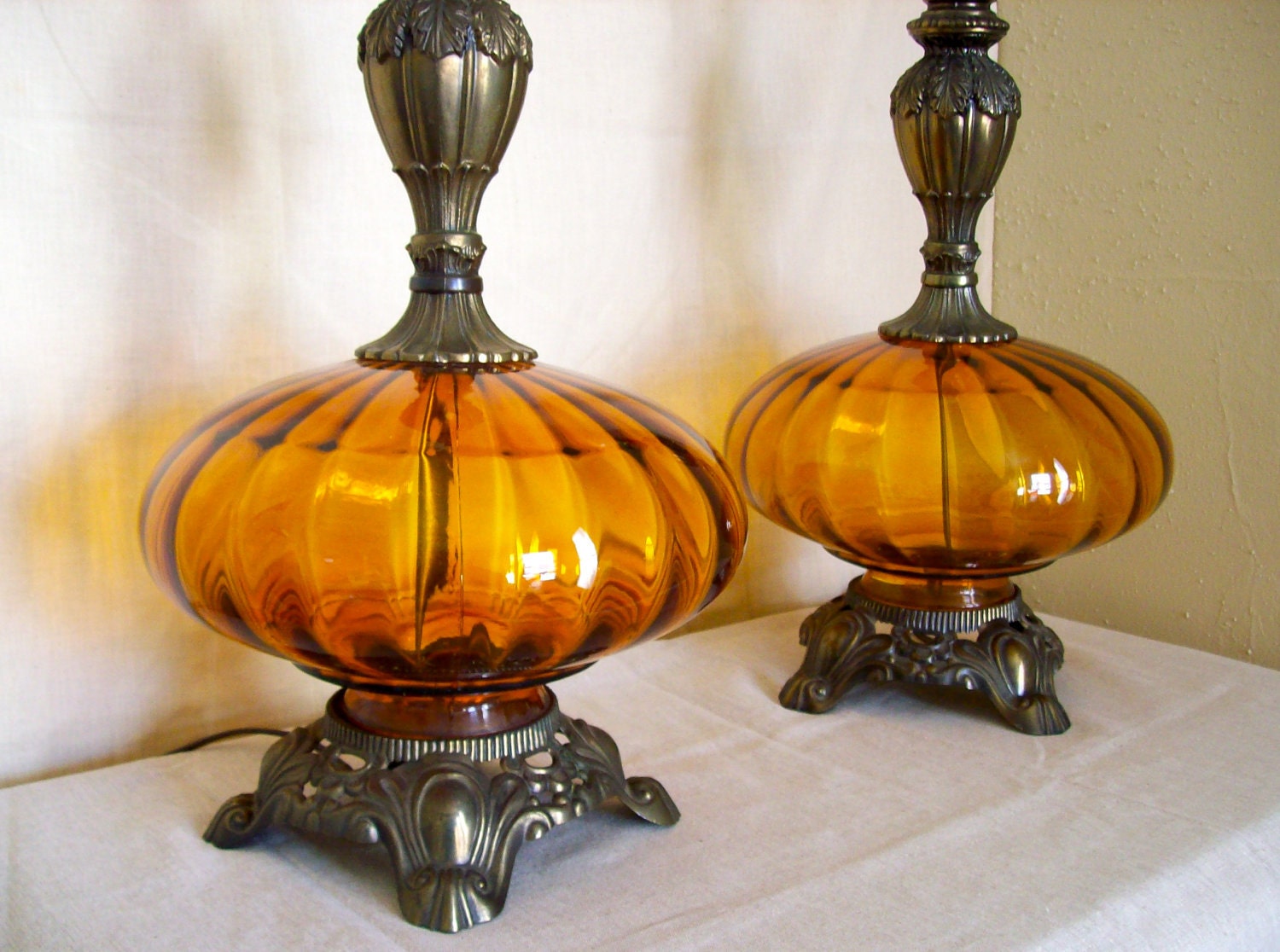 Set of two amber and brass table lamps 70s by BoldasLions on Etsy