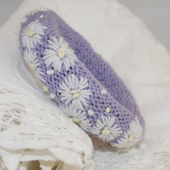 Embroidered Bangle  Daisies on Lilac by Lynwoodcrafts on Etsy