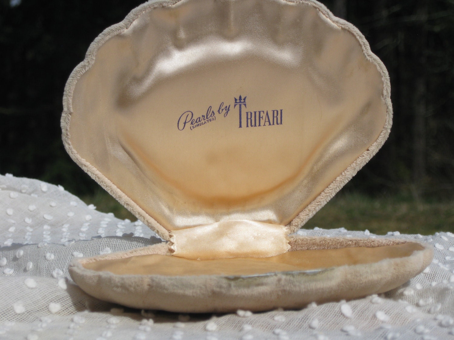 Vintage Trifari Jewelry Box Shell Clam Scallop Pearls Satin