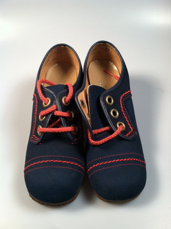 Adorable Girl's MOD Oxford Shoes 1970s Vintage Blue & Red