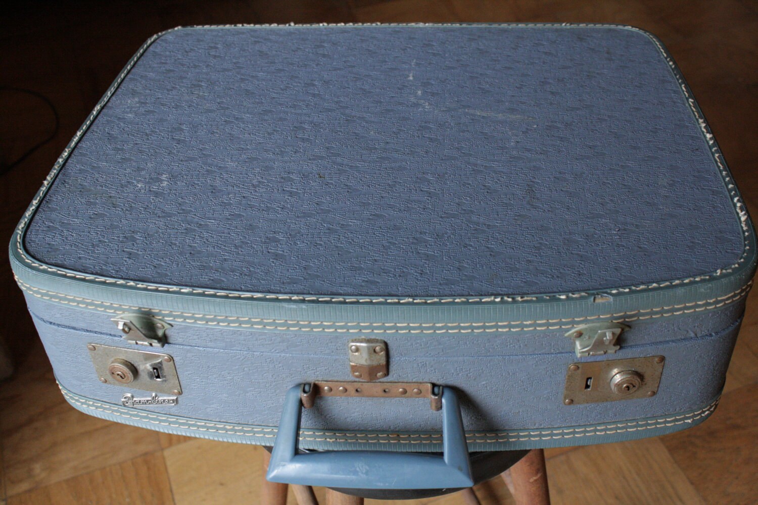 FamLine Vintage Blue Clamshell Suitcase Luggage SALE