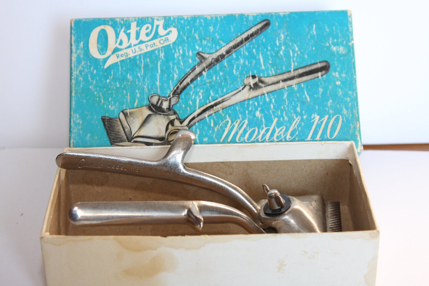 Vintage Oster Model 110 hand operated hair clipper 1940s with