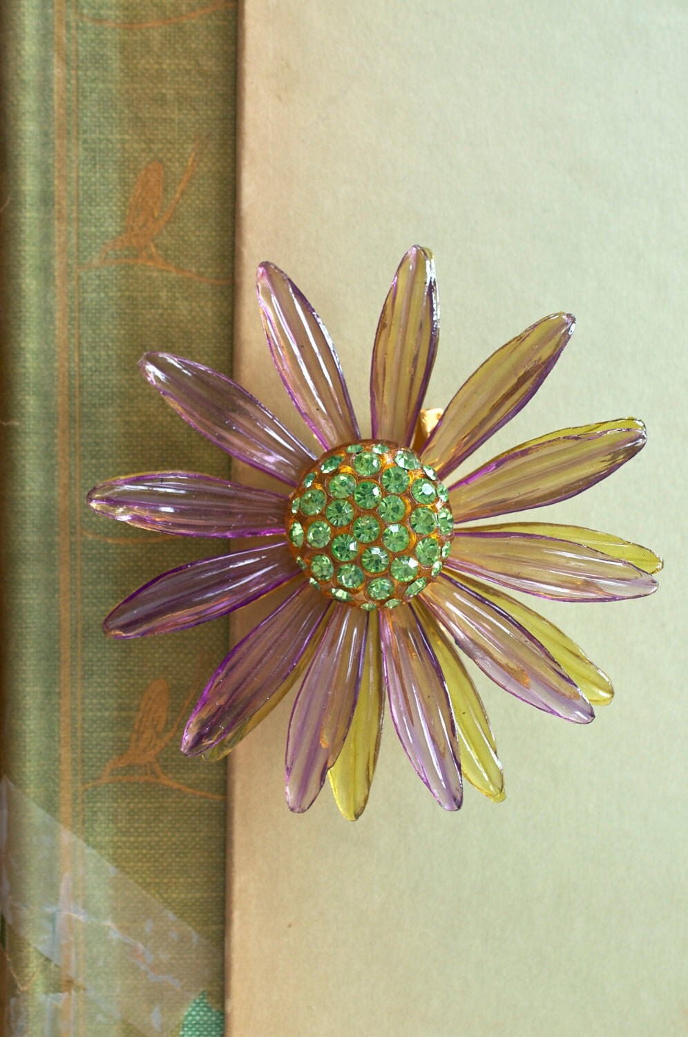 Plastic Daisy Pin with Green Rhinestones and Clear Petals