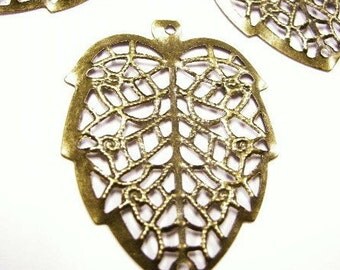 12pc antique bronze iron leaf pendant-4177