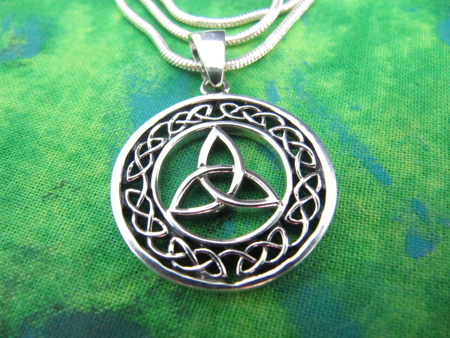 Beautiful Sterling Silver Large Trinity Knot Celtic Irish