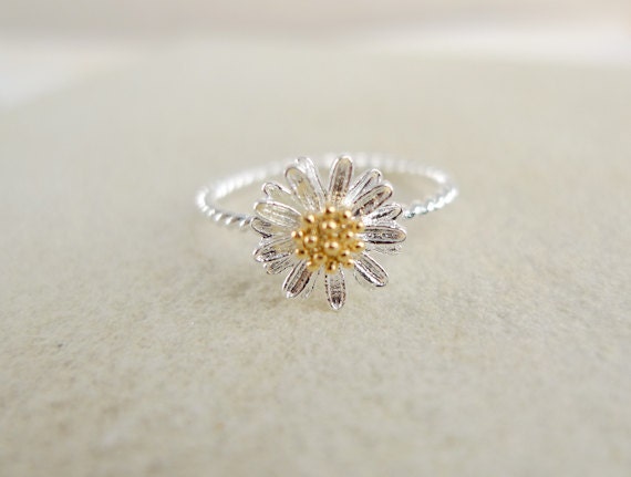 white daisy flower ring by applelatte on Etsy