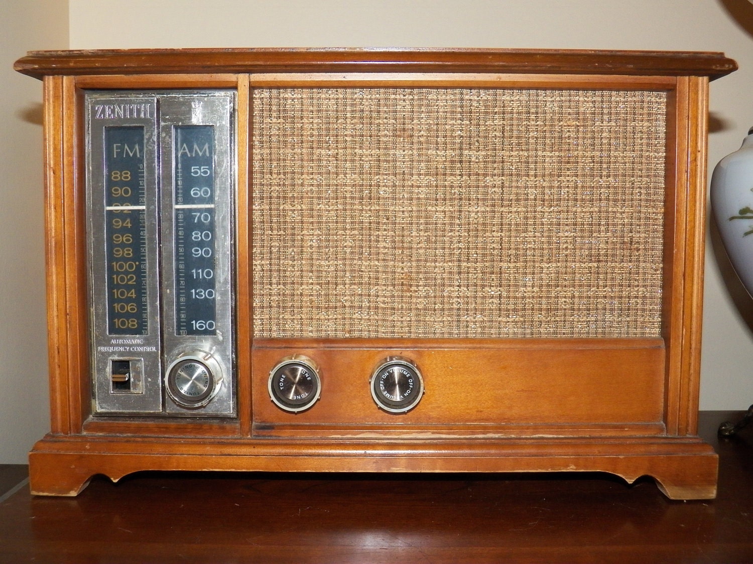 Antique Zenith Tube AM FM Radio X334 Maple Beautiful