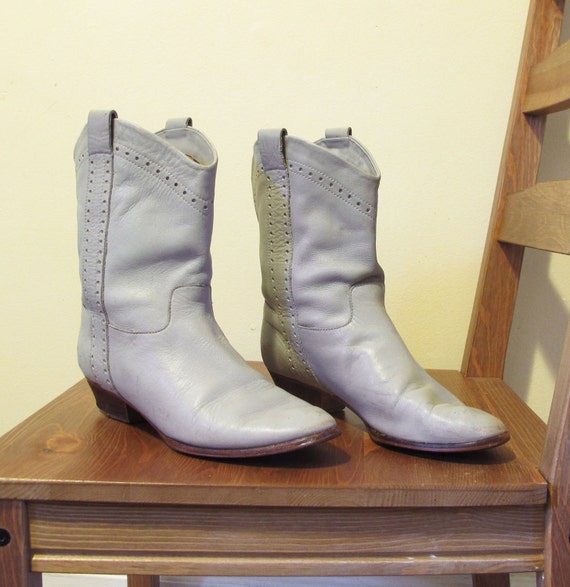 Vintage Dingo Light Grey Ankle Boots Size 7.