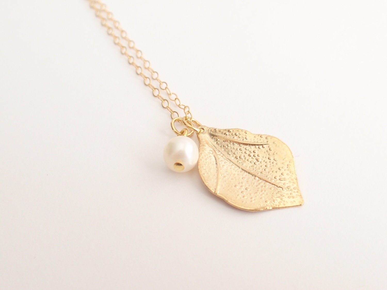 Pearl & Leaf 14K gold filled necklace-simple everyday by Hepzzi