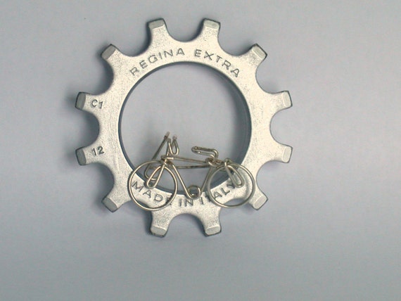 https://www.etsy.com/ie/listing/92911705/bicycle-brooch-silver-filled-wire-groom?ref=sr_gallery_14&ga_search_query=etsyitaliateam+bicycle&ga_order=most_relevant&ga_ship_to=ZZ&ga_search_type=all&ga_view_type=gallery